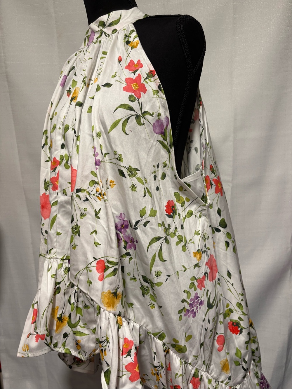 18/20 W Playful White Floral Halter Top Colorful,#Croquet,Beautiful Ruffles!